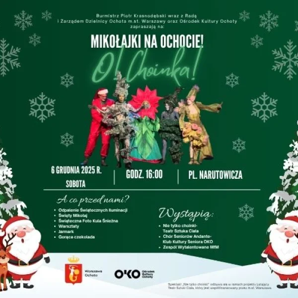 Plakat wydarzenia „Mikołajki na Ochocie! O! Choinka!”. Tło jest zielone ze śnieżynkami, po bokach stoją rysunkowe Mikołaje z reniferami oraz ośnieżone choinki. W centralnej części znajdują się artyści w kolorowych, świątecznych kostiumach – m.in. postacie ubrane jak choinka, elf i świąteczna ozdoba. Na plakacie podane są informacje o wydarzeniu: 6 grudnia 2025 r., godz. 16:00, pl. Narutowicza. Wymieniono atrakcje, takie jak rozświetlenie iluminacji, spotkanie ze Świętym Mikołajem, warsztaty, jarmark i gorąca czekolada. Z prawej strony wypisane są zespoły i grupy, które wystąpią podczas wydarzenia.