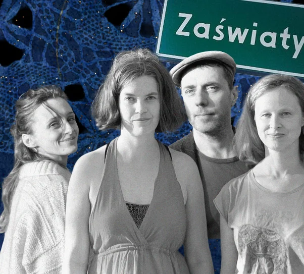 "Four people in black and white, three women and one man. Behind them is a navy blue background and a green sign resembling a road sign you see when entering a town. The sign reads 'Zaświatycze'."